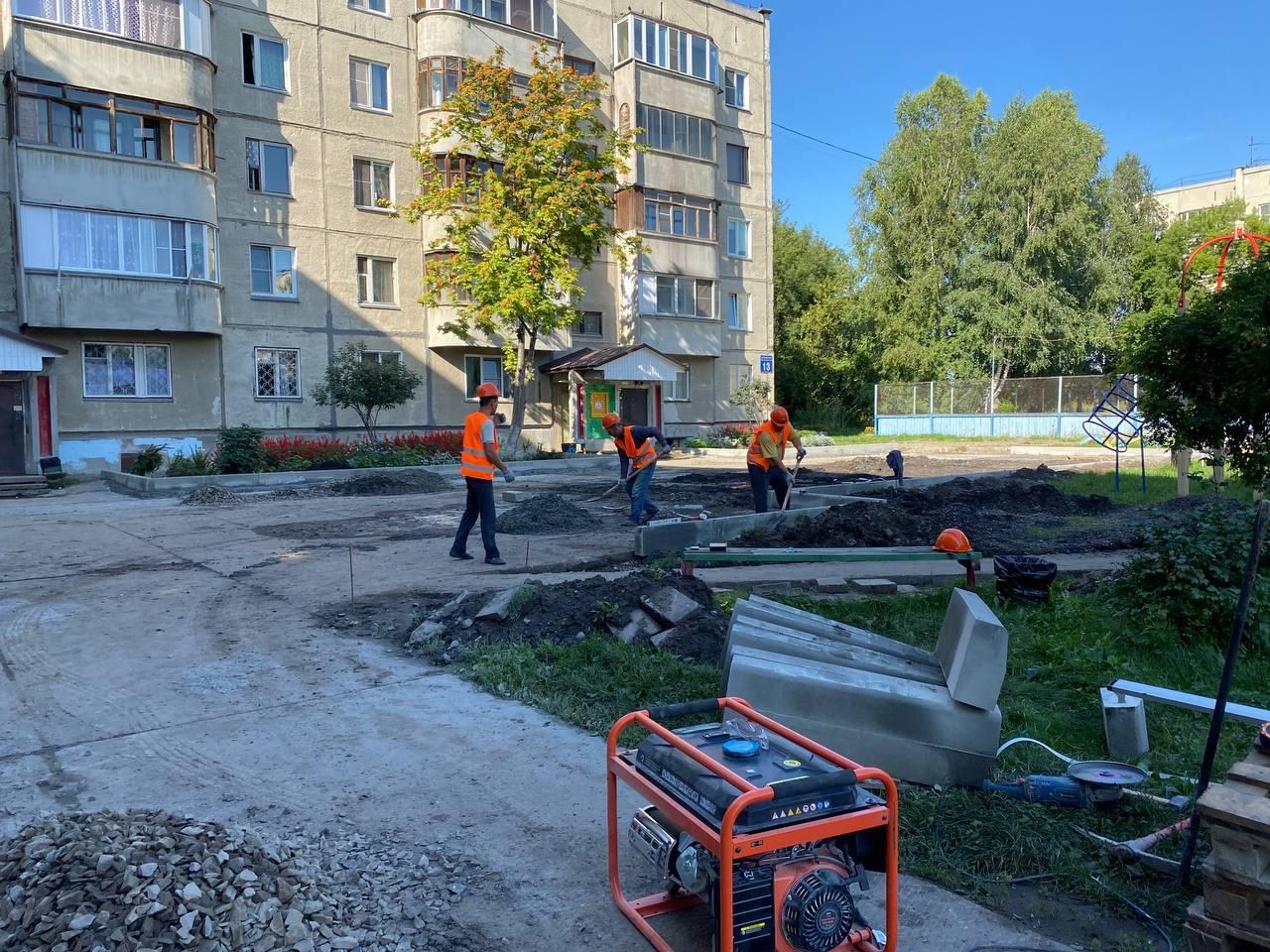 Фото Ремонт дворов на улице Хилокской завершится к концу сентября 2